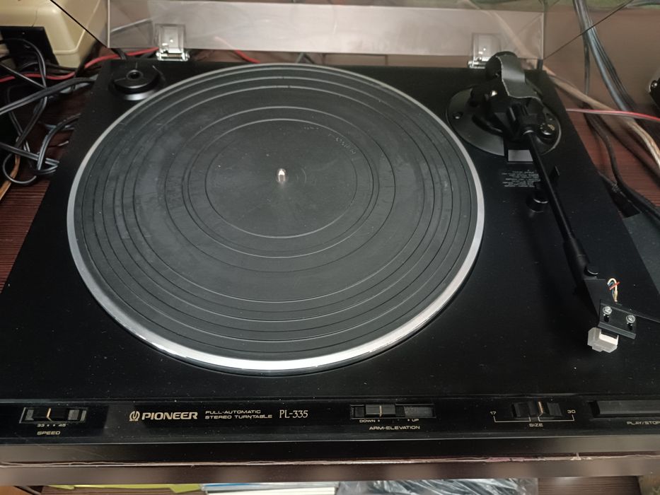 Проигрыватель винила Pioneer PL-335 Turntable