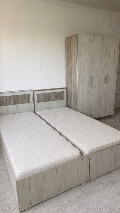Продам комплект шкаф + 2 кровати