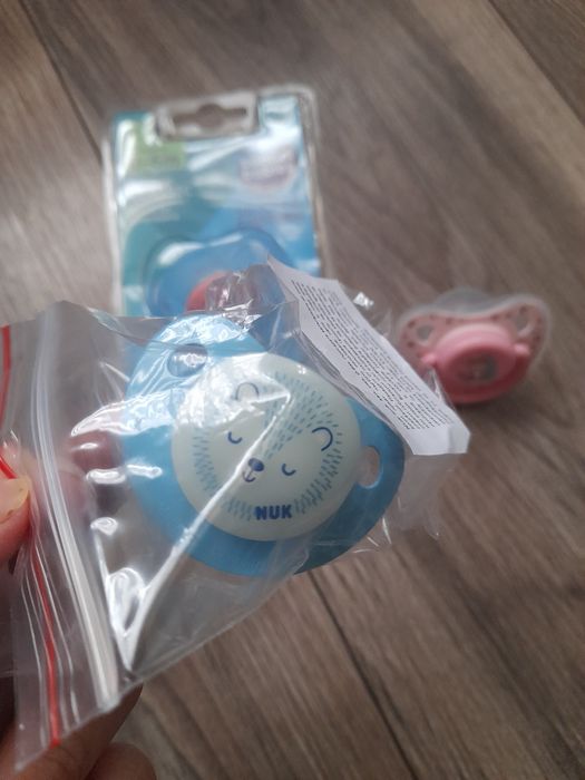 4бр. Шишета Philips avent и Поставка за чаша