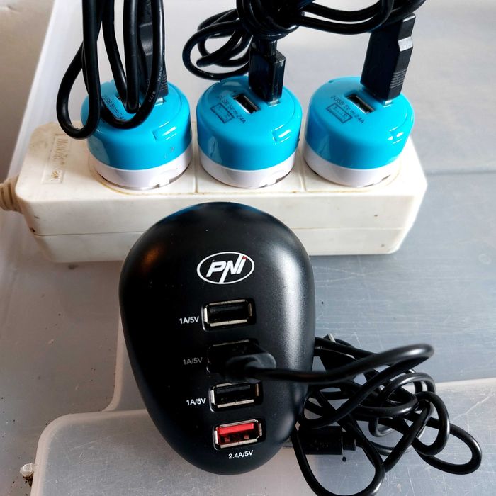 Încărcătoare 220--5v --1...2,4.Amperi PNI