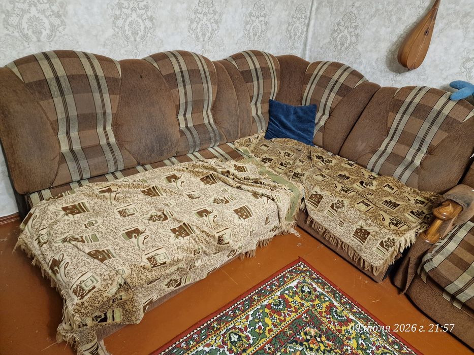 Отдам диван угловой