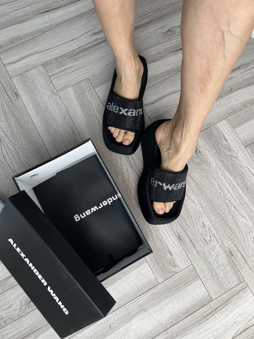 Шлепанцы на платформе