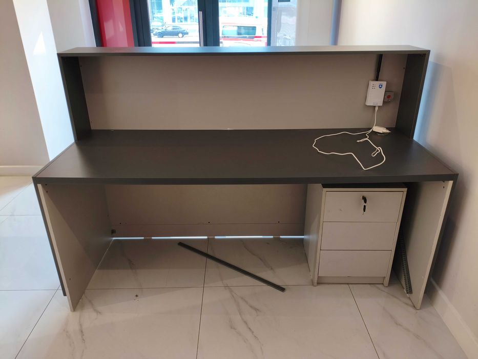 Стол для ресепшена с тумбочкой