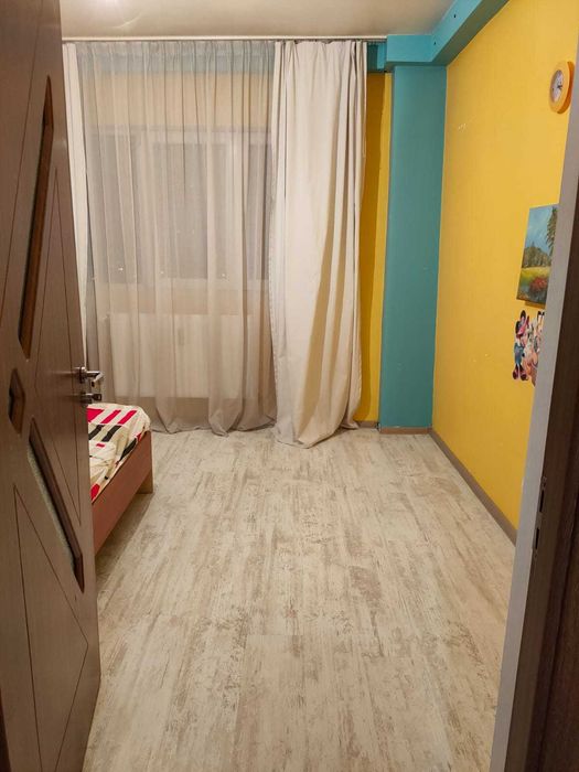 Inchiriez apartament cu 2 camere