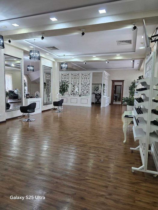 Продаётся/Сдаётся в аренду ресторан "Мона". 2200м2. 8 соток. Центр.