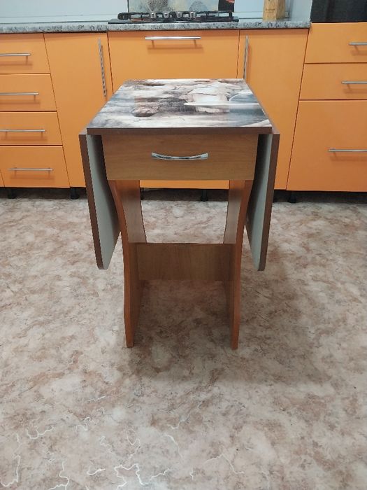 Трансформер стол продам в отличном состоянии