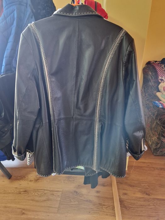 Haina de piele naturala , masura 46 , pret 200 plata in cont