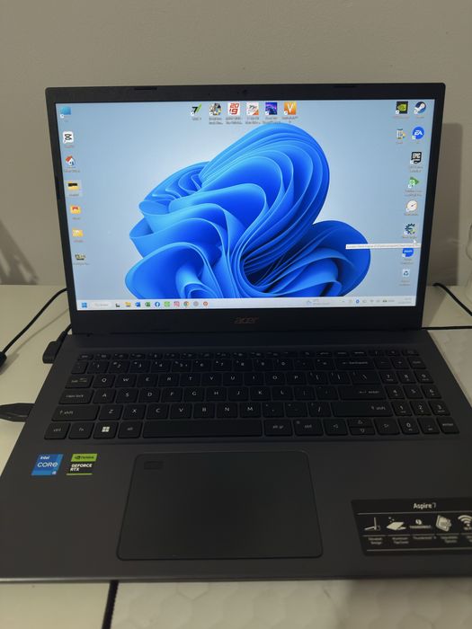 Acer Aspire 7 | i5-12450H | 16GB | RTX 2050 | 512GB