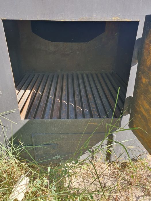 Срочно продаются два смокера для BBQ.