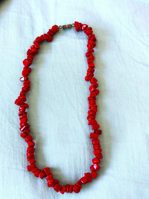 Продавам стилни колиета от полускъпоценни камъни,естествени перли