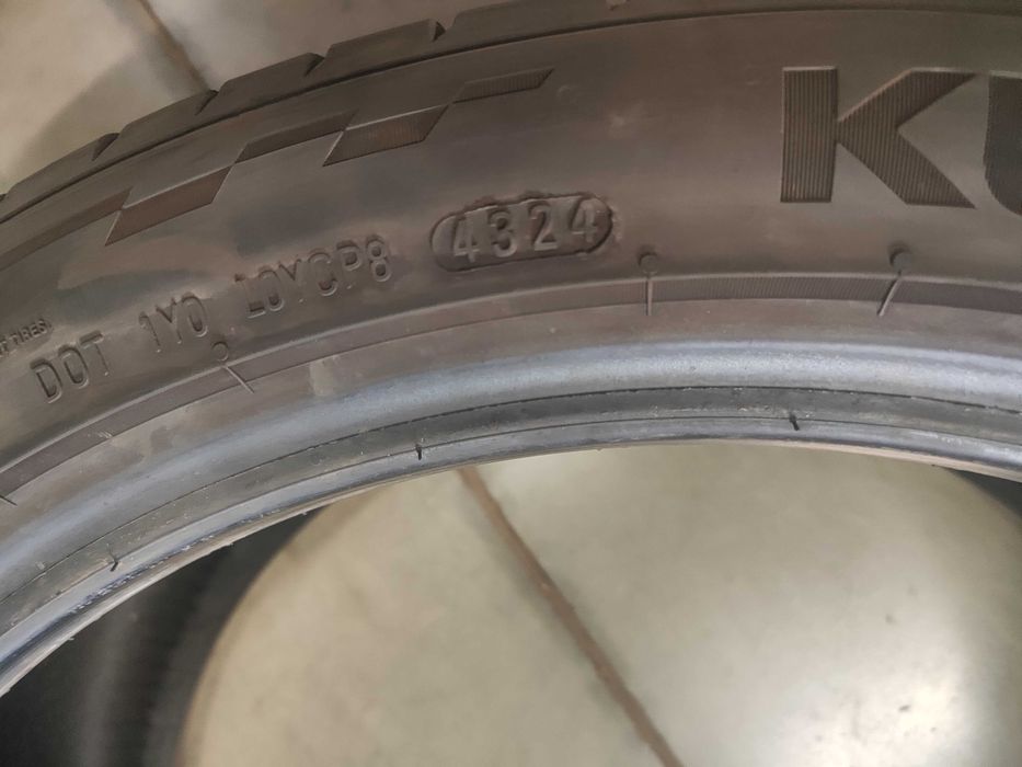 2бр.летни гуми 235/40/19 Kumho