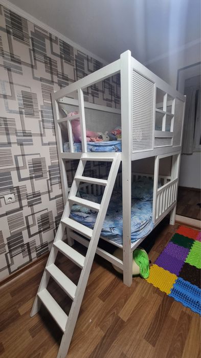 Двухярусная кровать