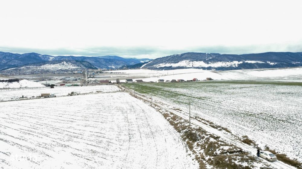 Teren intravilan 4.800 mp – dublu front stradal