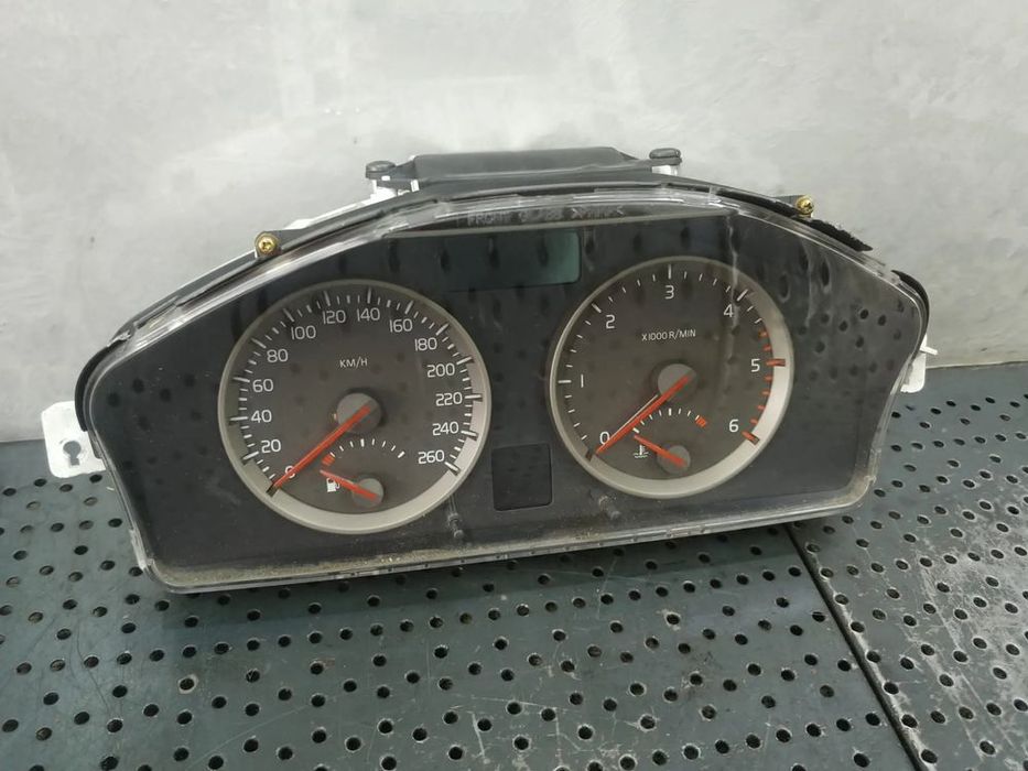 ceasuri bord  volvo  v50 2.0 d 2007  30710071  30669185