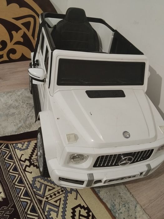 Продам детскую машинку на батарейке