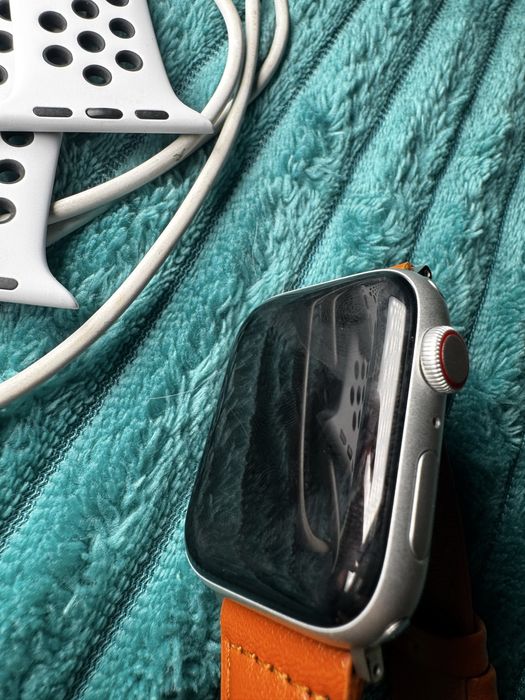 Apple Watch SE NiKe 44mm silver