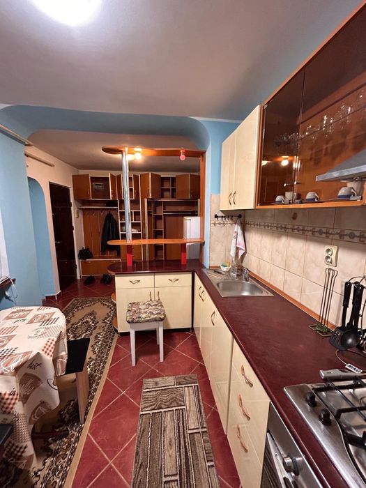Inchiriez apartament 2 camere zona Obcini.