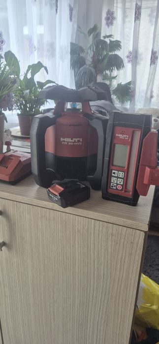 Nivelă laser Hilti pr 30 hvs