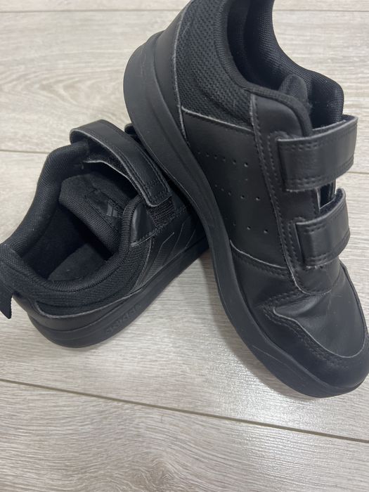 Кроссовки adidas 33 р