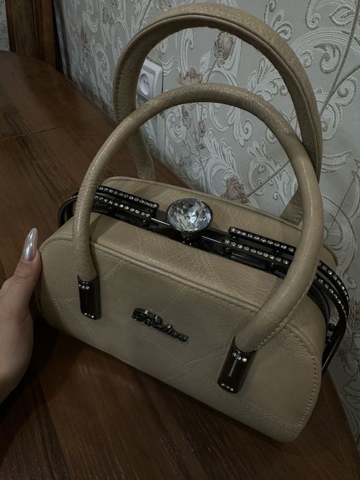 Продам женскую сумку
