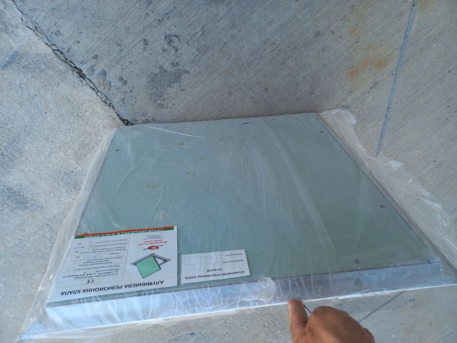 Алуминиева ревизионна клапа / вратичка за вграждане.