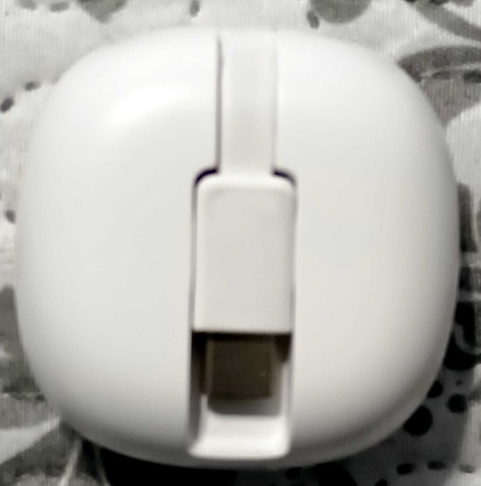 Продавам чисто нов смартфон motorola g 35 5g, с неизползвани слушалки