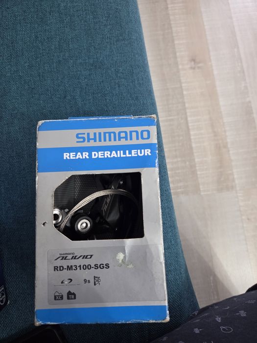 Vând schimbator si cauciu de bicicleta