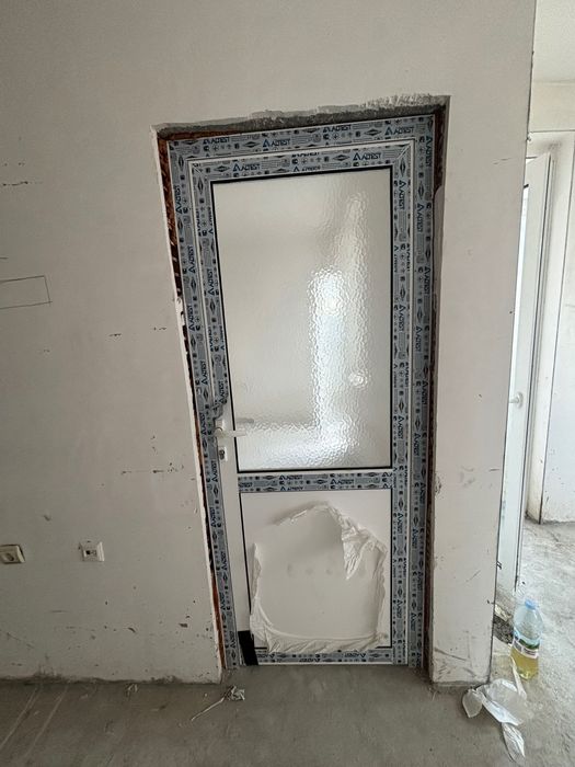 Продавам 3 броя алуминиеви врати!!!
