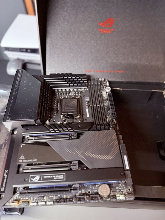 Placa de baza Asus Rog Maximus z790 hero pc gaming intel i5 i7 i9 ddr5