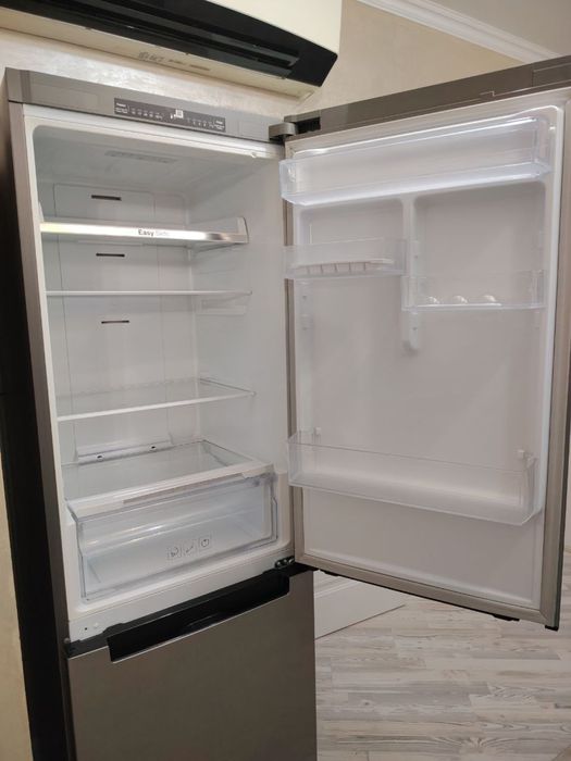 Холодильник Samsung