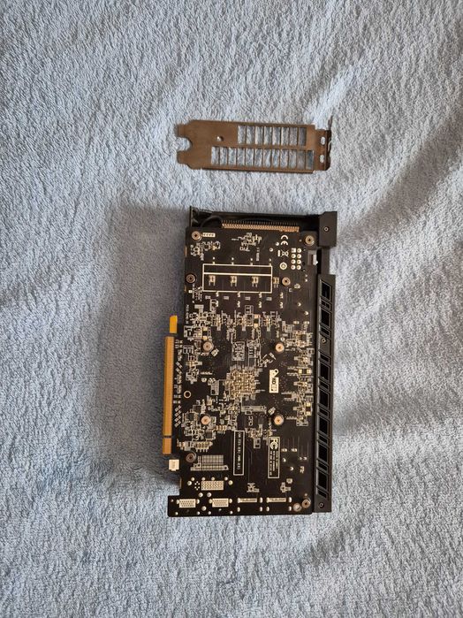 Vând placă video Sapphire Radeon RX 470, 4 GB, GDDR5, HDMI.