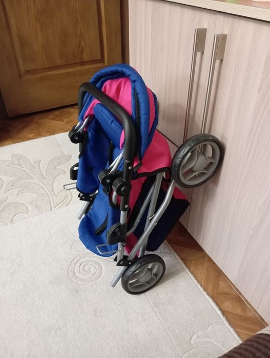 Продам игрушечную коляску.