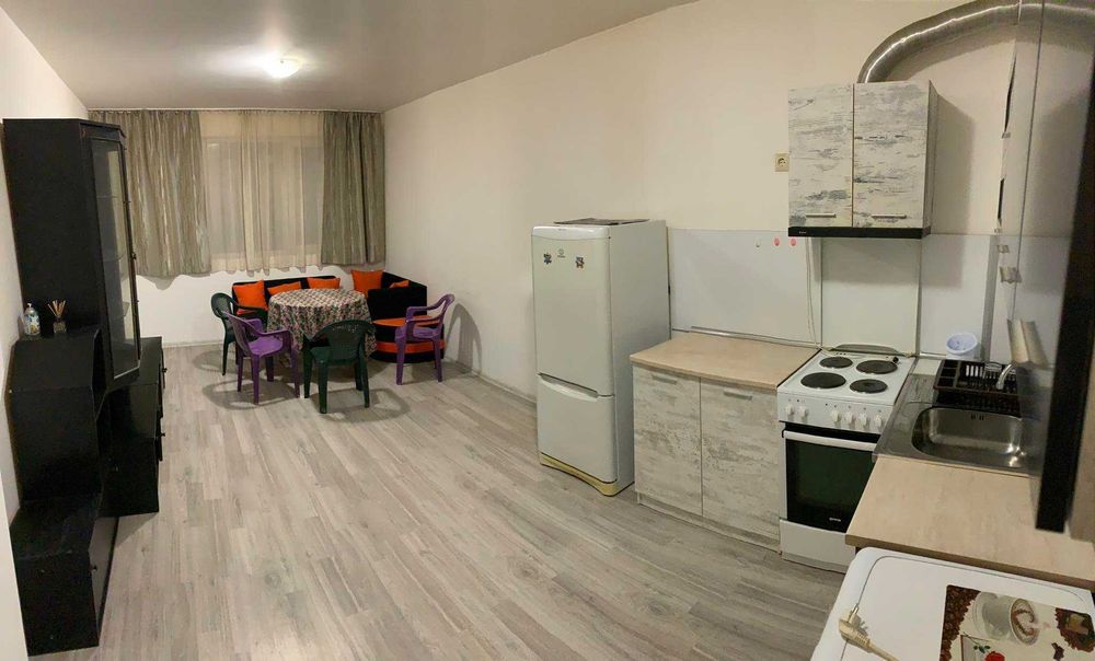 Дава се под наем Тристаен апартамент в Бургас, Славейков - 70 кв.м за 204 € - Снимка #2