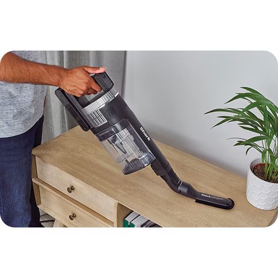 Вертикална прахосмукачка Shark Stratos с 2 батерии