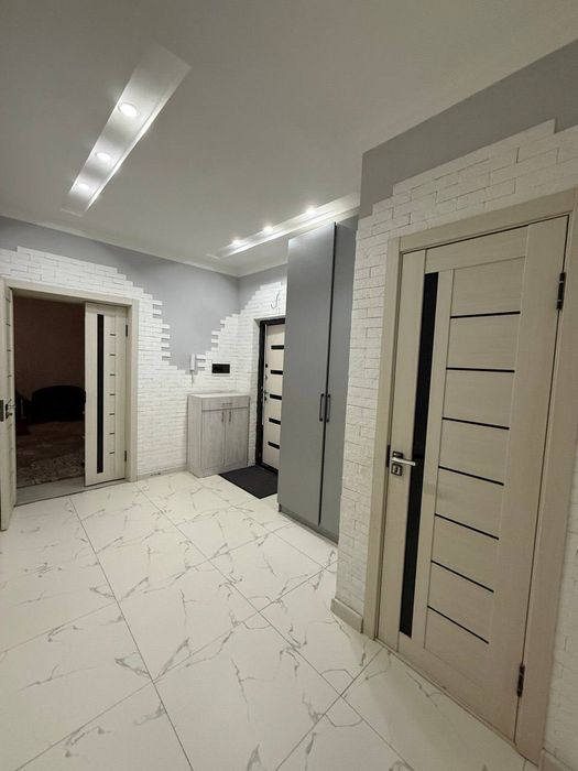 Kvartira sotiladi Novostroyka chilonzor kirpichniy dom 2/6/7/  72m²