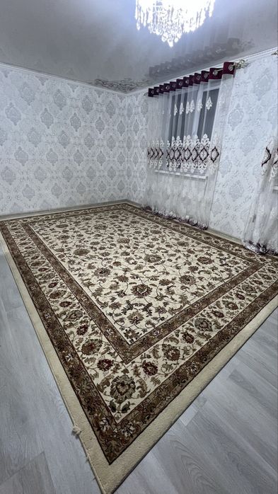 Әдемі кілем сатылады. Продается паласы
