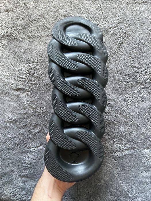 Versace chain reaction