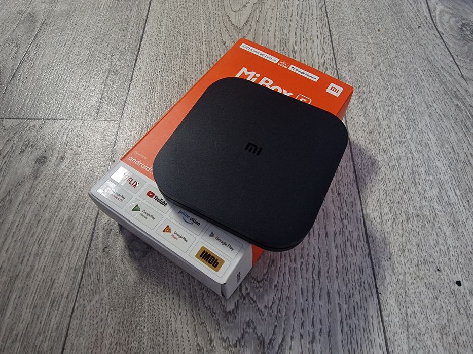 Продам ТВ приставку Xiaomi Mi BOX S в отличном состоянии!
