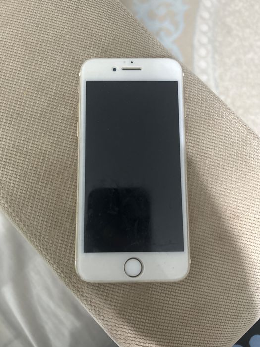 Продается Айфон седьмой