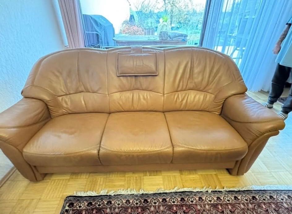 Vând Set Mobilier Sufragerie – Piele Naturală + Mese (Sticla/Bronz)