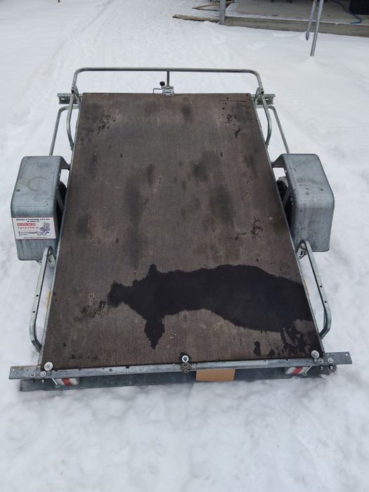 Vand remorca aproape noua