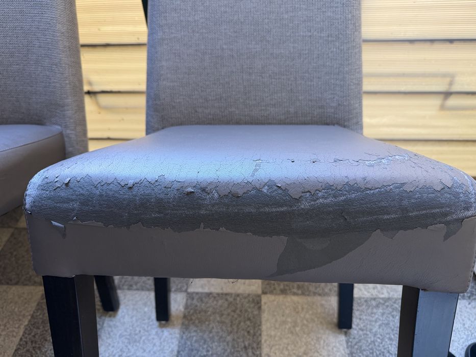 Vand doua scaune gri