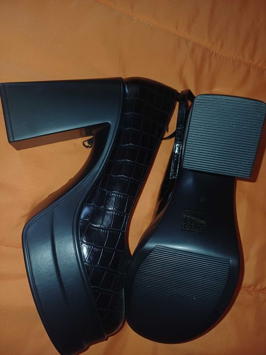 Официални обувки с висок ток