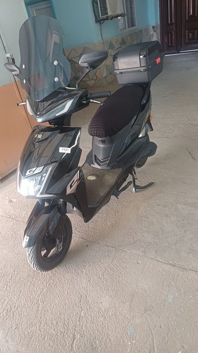 Электро скутер сотилади