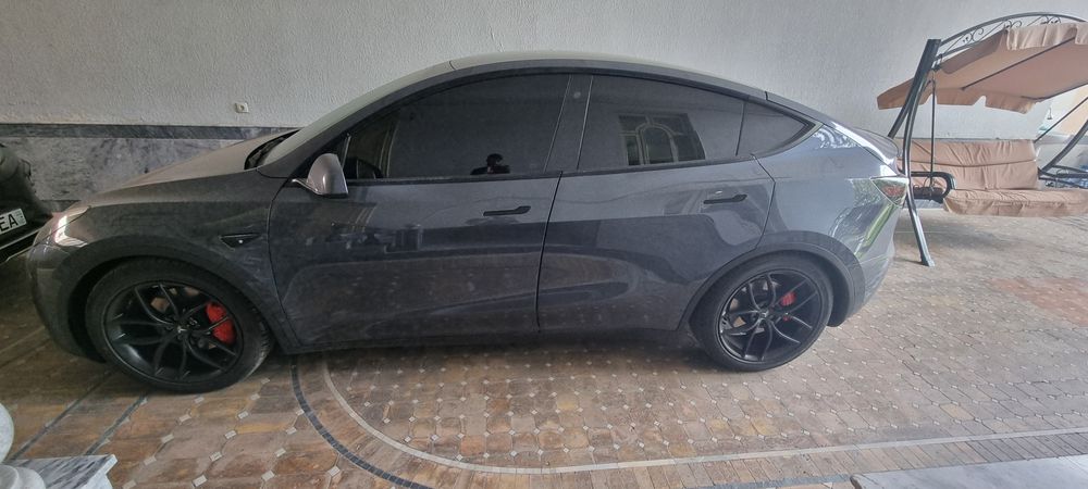 Tesla model y srochno