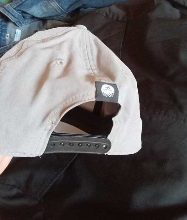 Шапка с козирка Адидас