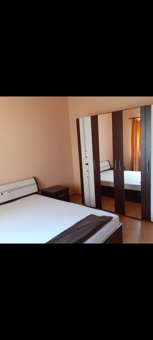 Proprietar .închiriez apartament 3 camere+garaj zona Piața Spitalului