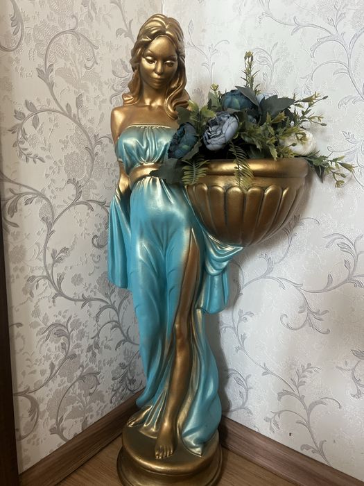 Статуэтка девушки