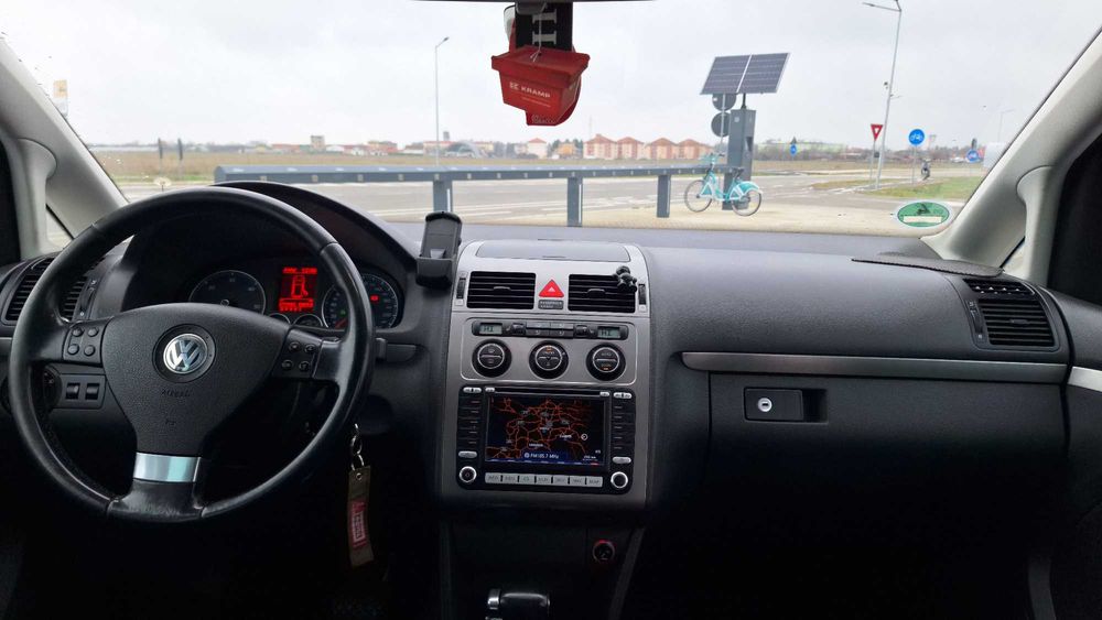 Volkswagen Touran 2.0 TDI DSG (1 ax cu came)