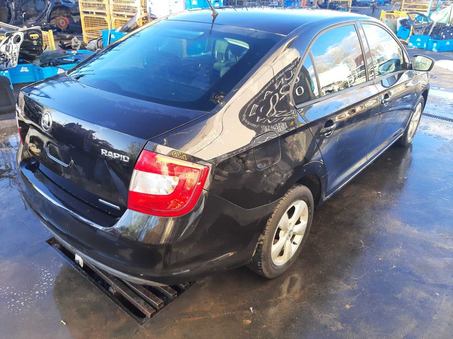 dezmembrez skoda rapid cod motor CAYC/usa fata rapid/hayon rapid/usa